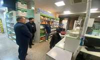 بازدید رئیس دانشگاه از داروخانه مرکزی دانشگاه/ بررسی روند ارائه خدمات دارویی در روز تعطیل
