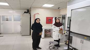 اهدای هدایای فرهنگی و محصولات حجاب به بانوان دانشکده